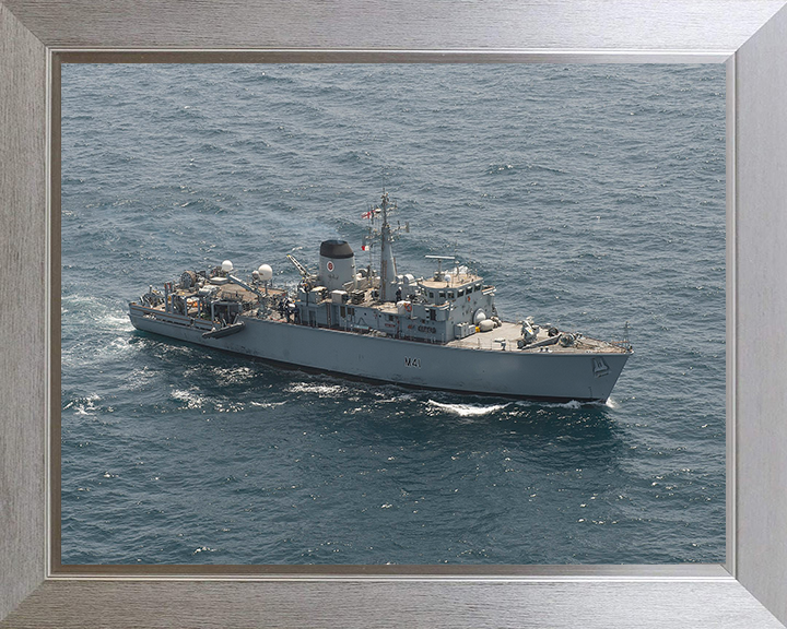 HMS Quorn (M41) Photo Print - Persian Gulf 2013 - Royal Navy Hunt Class Minehunter Hampshire Prints 10 x 8 Silver Frame No