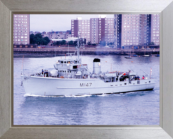 HMS Hubberston M1147 Royal Navy Ton Class Minesweeper Photo Print or Framed Print - Hampshire Prints