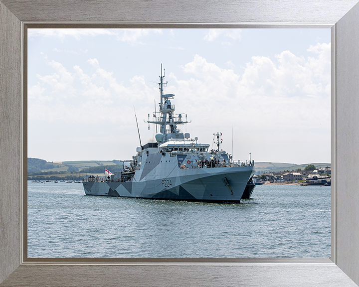 HMS Trent (P224) Photo Print - Entering Devonport 2025 - Royal Navy River Class Patrol Vessel Hampshire Prints 10 x 8 Silver Frame No