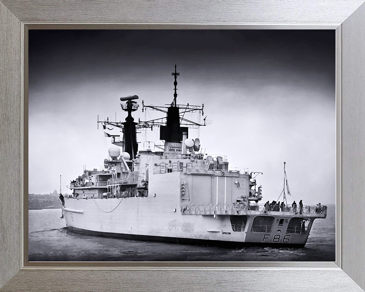 HMS Campbeltown (F86) Royal Navy Type 22 Frigate In Black and White Photo Print Wall Art Decor Posters, Prints, & Visual Artwork Hampshire Prints 10 x 8 Silver Frame No