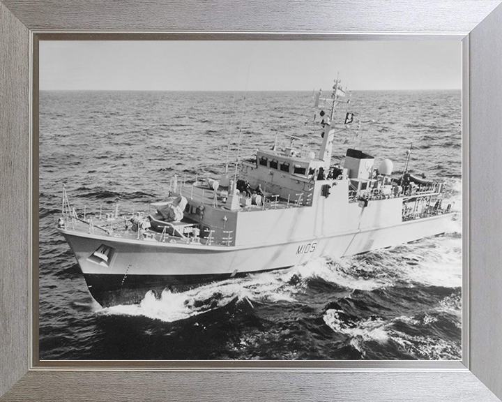 HMS Bridport (M105) Royal Navy Sandown Class Mine Hunter at Sea Photo Print Wall Art Decor Posters, Prints, & Visual Artwork Hampshire Prints 10 x 8 Silver Frame No
