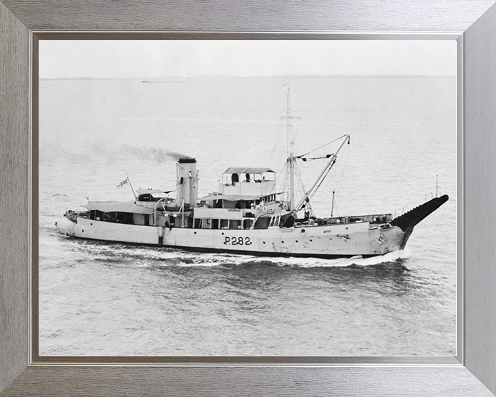 HMS Barfoam (P282) Royal Navy Bar Class Boom Defence Vessel Starboard View Photo Print Wall Art Decor Posters, Prints, & Visual Artwork Hampshire Prints 10 x 8 Silver Frame No