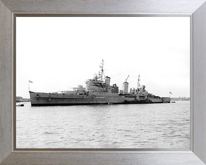 HMS Glasgow (C21) Photo Print - Portsmouth 1947 - Royal Navy Town Class Light Cruiser Posters, Prints, & Visual Artwork Hampshire Prints 10 x 8 Silver Frame No