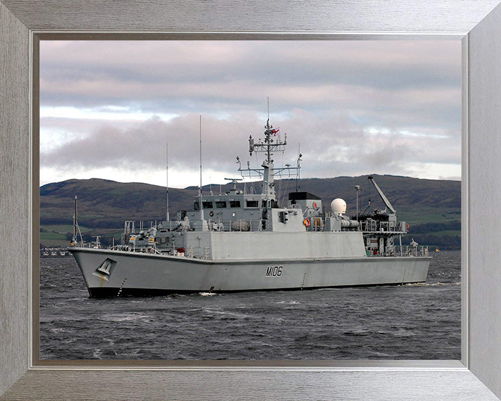 HMS Penzance M106 | Photo Print | Framed Print | Sandown Class | Minehunter | Royal Navy Hampshire Prints