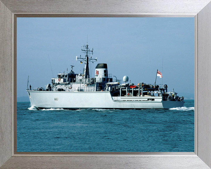 HMS Quorn (M41) Photo Print - Underway - Royal Navy Hunt Class Minehunter Hampshire Prints 10 x 8 Silver Frame No