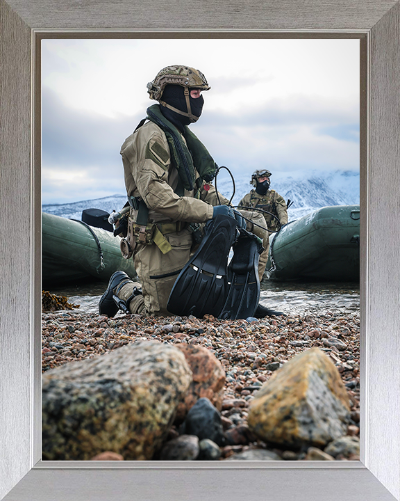 Royal Marine Kneeling with Flippers During beach assault Photo Print 30 Commando Marines Wall Art Decor Posters, Prints, & Visual Artwork Hampshire Prints 10 x 8 Silver Frame No