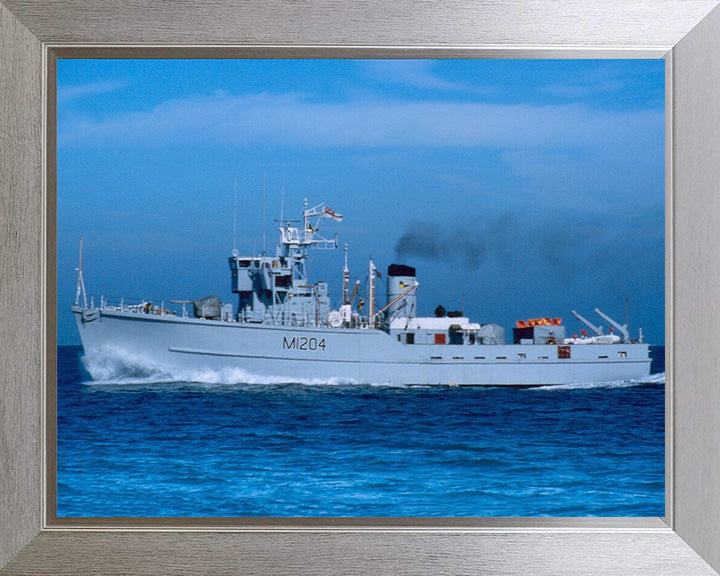 HMS Stubbington M1204 | Photo Print | Framed Print | Ton Class | Minesweeper | Royal Navy Hampshire Prints