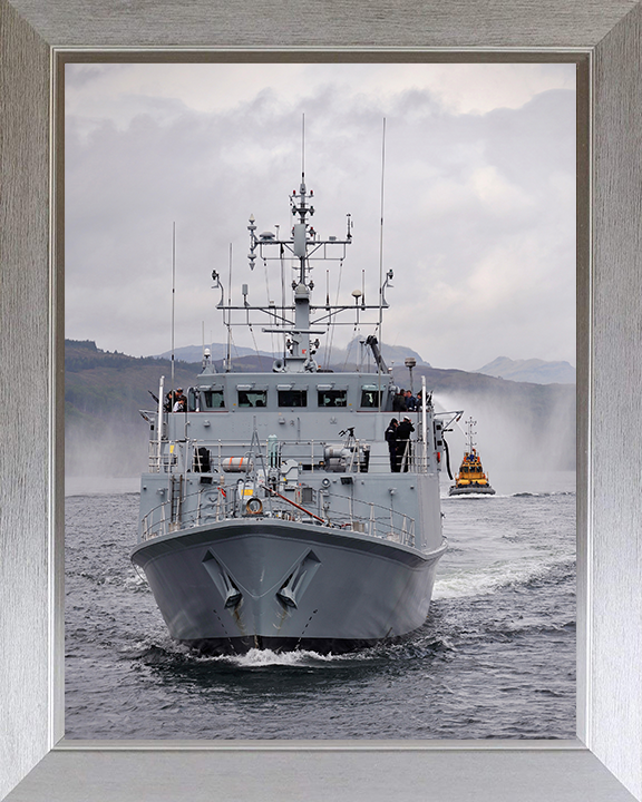 HMS Ramsey (M110) Photo Print - Leaving HMNB Clyde - Royal Navy Sandown Class Minehunter Hampshire Prints 10 x 8 Silver Frame No