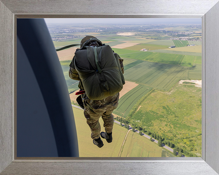 16 Air Assault Brigade Soldier Parachuting Photo Print - British Army Hampshire Prints 10 x 8 Silver Frame No