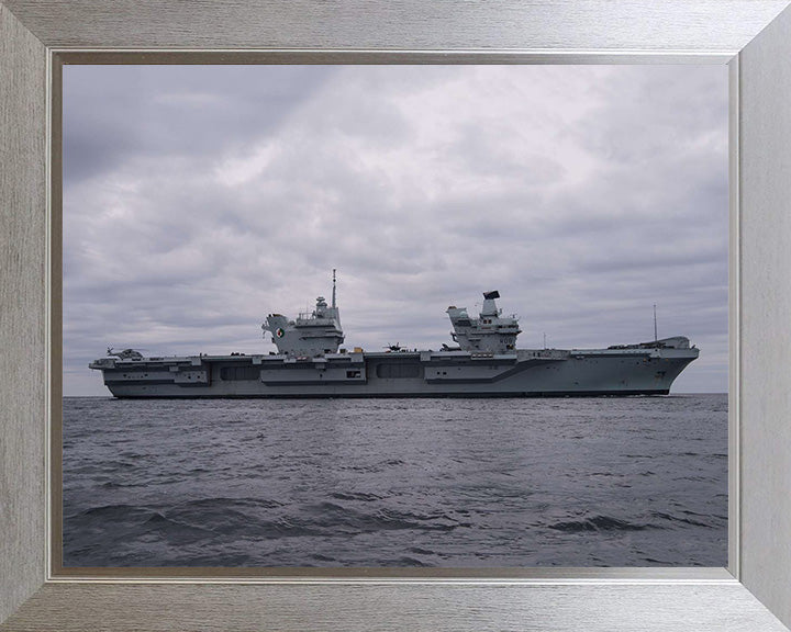HMS Queen Elizabeth R08 | Photo Print | Framed Print | Queen Elizabeth Class | Aircraft Carrier | Royal Navy Hampshire Prints