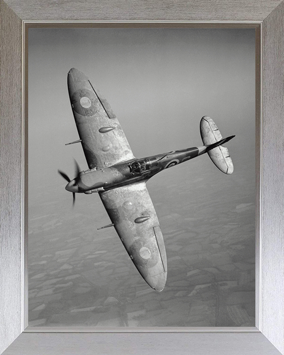RAF Supermarine Spitfire Mk Vb in Flight Photo Print - Royal Air Force Aircraft Hampshire Prints 10 x 8 Silver Frame No
