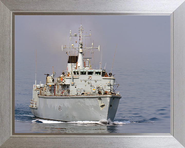 HMS Middleton (M34) Photo Print - Low Starboard Bow View - Royal Navy Hunt Class Mine Warfare Vessel Hampshire Prints 10 x 8 Silver Frame No