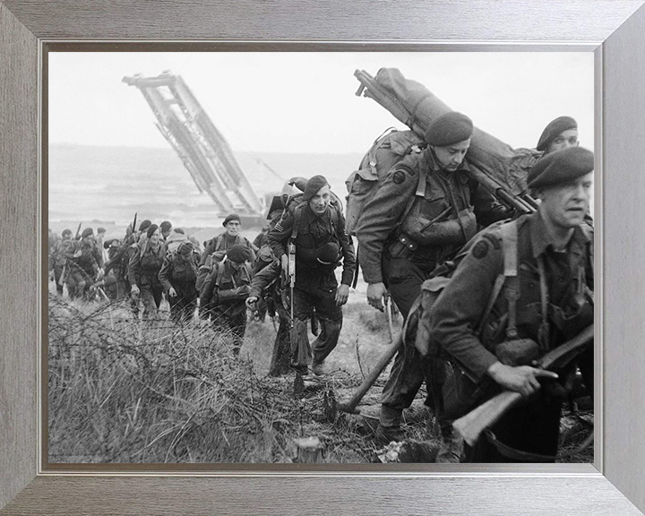 Royal Marines Commandos at Sword Beach on D-Day 1944 Photo Print Hampshire Prints 10 x 8 Silver Frame No