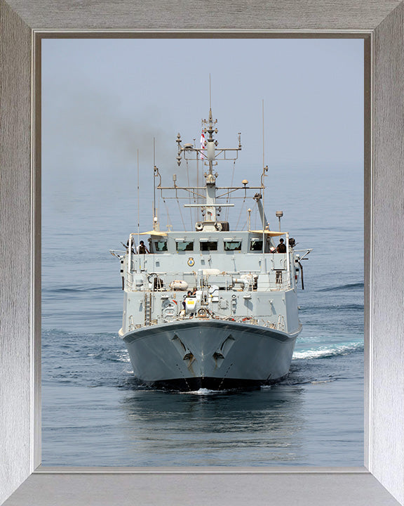 HMS Shoreham M112 | Photo Print | Framed Print | Sandown Class | Minehunter | Royal Navy Hampshire Prints