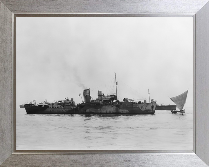HMS Amaranthus (K17) Photo Print - Starboard View - Royal Navy Flower Class Corvette Hampshire Prints 10 x 8 Silver Frame No