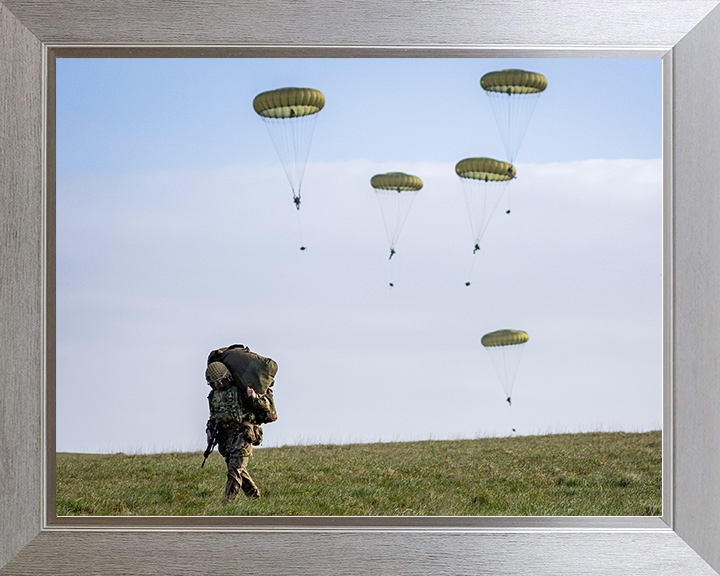 British Army Paratrooper Portrait 2026 Photo Print Wall Art Military Decor Poster Posters, Prints, & Visual Artwork Hampshire Prints 10 x 8 Silver Frame No