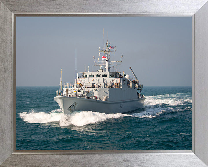 HMS Shoreham M112 | Photo Print | Framed Print | Sandown Class | Minehunter | Royal Navy Hampshire Prints
