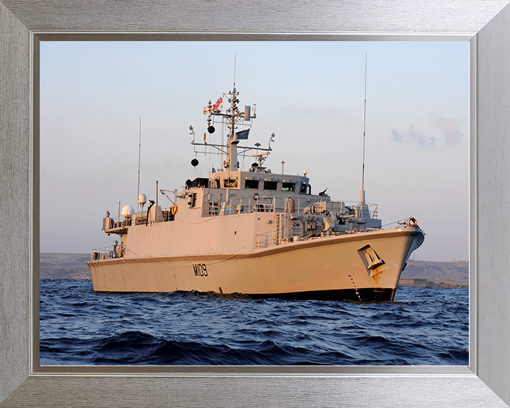 HMS Bangor (M109) Royal Navy Sandown Class Minehunter At Sunset Photo Print Wall Art Decor Posters, Prints, & Visual Artwork Hampshire Prints 10 x 8 Silver Frame No