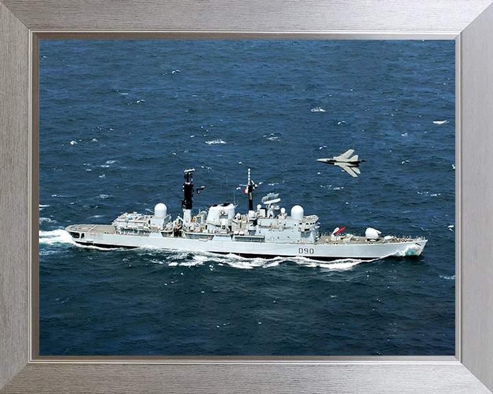 HMS Southampton (D90) Photo Print - Starboard View - Royal Navy Type 42 Destroyer Posters, Prints, & Visual Artwork Hampshire Prints 10 x 8 Silver Frame No