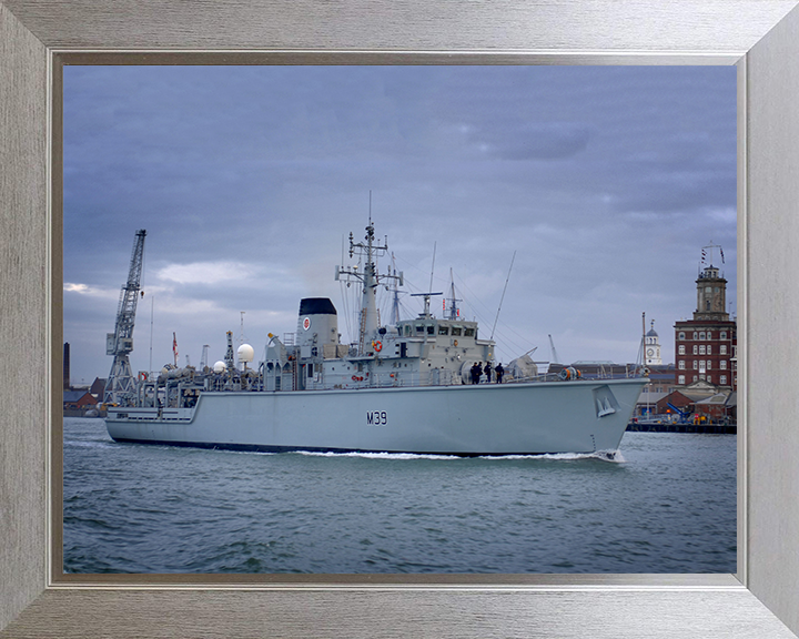 HMS Hurworth M39 | Photo Print | Framed Print | Hunt Class | Mine Warfare Vessel | Royal Navy Hampshire Prints