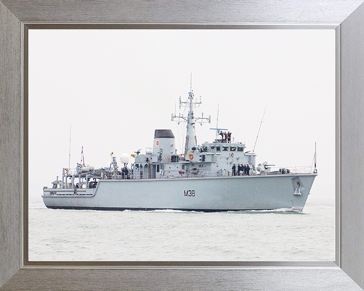 HMS Atherstone (M38) Royal Navy Hunt Class Mine Warfare Vessel Starboard View Photo Print Wall Art Decor Posters, Prints, & Visual Artwork Hampshire Prints 10 x 8 Silver Frame No