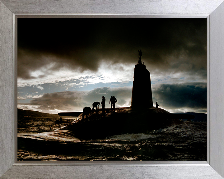 HMS Victorious (S29) Photo Print - Clyde 1995 - Royal Navy Vanguard Class Submarine Hampshire Prints 10 x 8 Silver Frame No