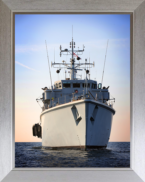 HMS Atherstone (M38) Photo Print - Arabian Gulf 2010 - Royal Navy Hunt Class Mine Warfare Vessel Hampshire Prints 10 x 8 Silver Frame No