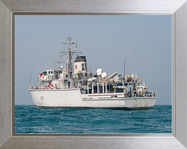 HMS Brocklesby (M33) Royal Navy Hunt Class Mine Warfare Vessel Low Port Quarter View Photo Print Wall Art Decor Posters, Prints, & Visual Artwork Hampshire Prints 10 x 8 Silver Frame No