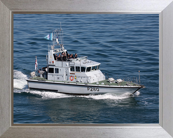 HMS Dasher (P280) Royal Navy Archer Class P2000 Patrol Vessel Underway Photo Print Wall Art Decor Posters, Prints, & Visual Artwork Hampshire Prints 10 x 8 Silver Frame No