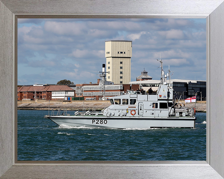 HMS Dasher (P280) Photo Print - Leaving Portsmouth 2017 - Royal Navy Archer Class P2000 Patrol Vessel Posters, Prints, & Visual Artwork Hampshire Prints 10 x 8 Silver Frame No
