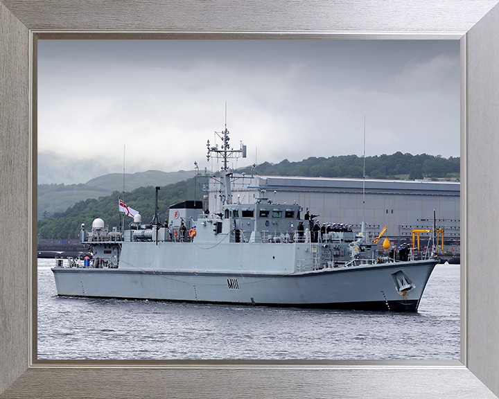 HMS Blyth (M111) Photo Print - Faslane 2012 - Royal Navy Sandown Class Minehunter Posters, Prints, & Visual Artwork Hampshire Prints 10 x 8 Silver Frame No
