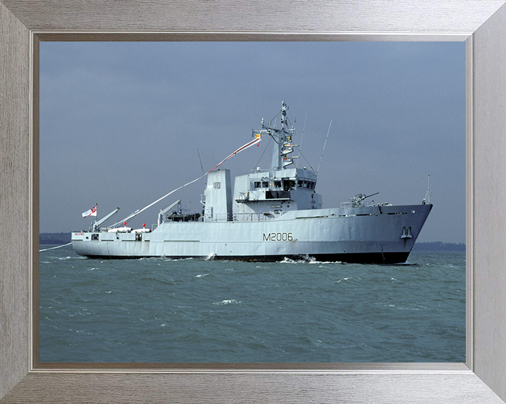 HMS Helford M2006 | Photo Print | Framed Print | River Class | Minesweeper | Royal Navy Hampshire Prints