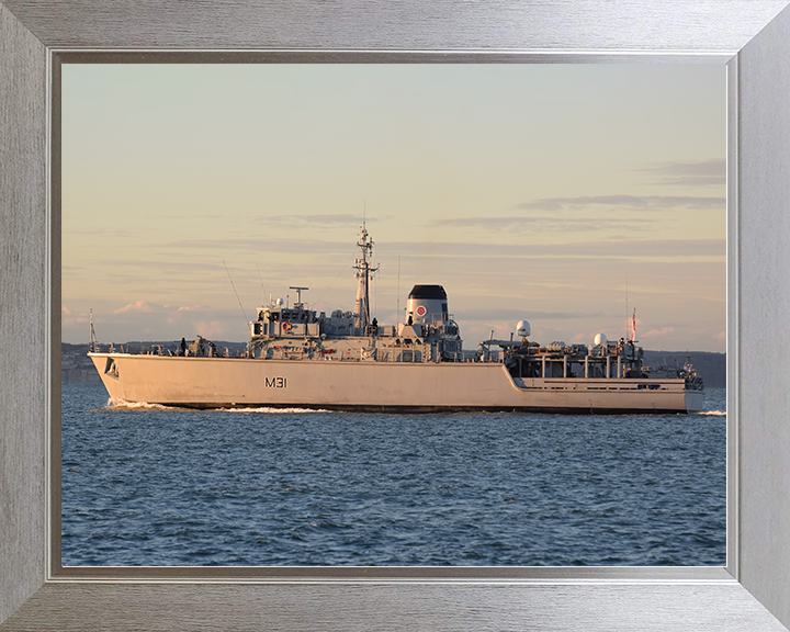 HMS Cattistock (M31) Royal Navy Hunt Class MineHunter Port Beam at Sunset Photo Print Wall Art Decor Posters, Prints, & Visual Artwork Hampshire Prints 10 x 8 Silver Frame No
