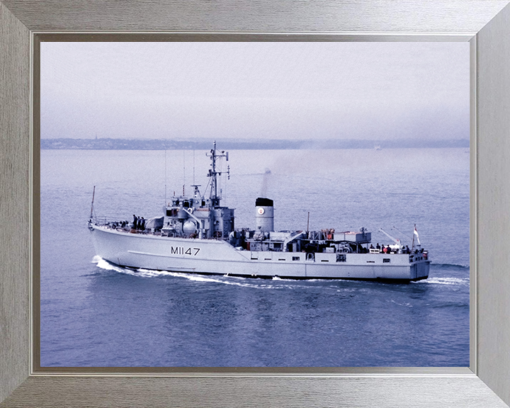 HMS Hubberston M1147 Royal Navy Ton-Class Minesweeper Photo Print or Framed Print - Hampshire Prints