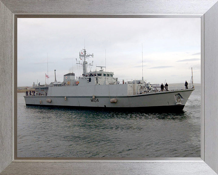 HMS Walney M104 | Photo Print | Framed Print | Sandown Class | minesweeper | Royal Navy Hampshire Prints