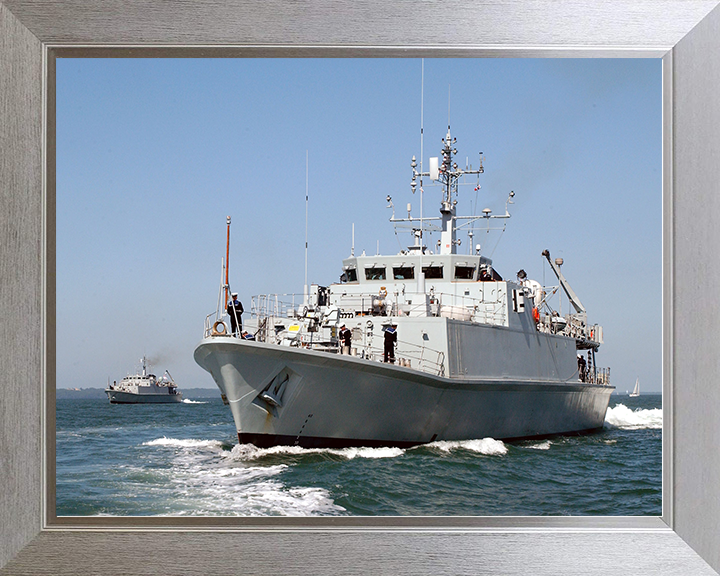 HMS Bangor (M109) Royal Navy Sandown Class Minehunter Portsmouth 2003 Photo Print Wall Art Decor Posters, Prints, & Visual Artwork Hampshire Prints 10 x 8 Silver Frame No