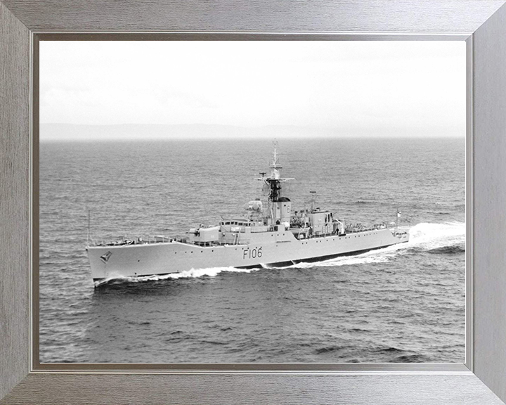HMS Brighton (F106) Royal Navy Rothesay Class Frigate At Sea Port View Photo Print Wall Art Decor Posters, Prints, & Visual Artwork Hampshire Prints 10 x 8 Silver Frame No
