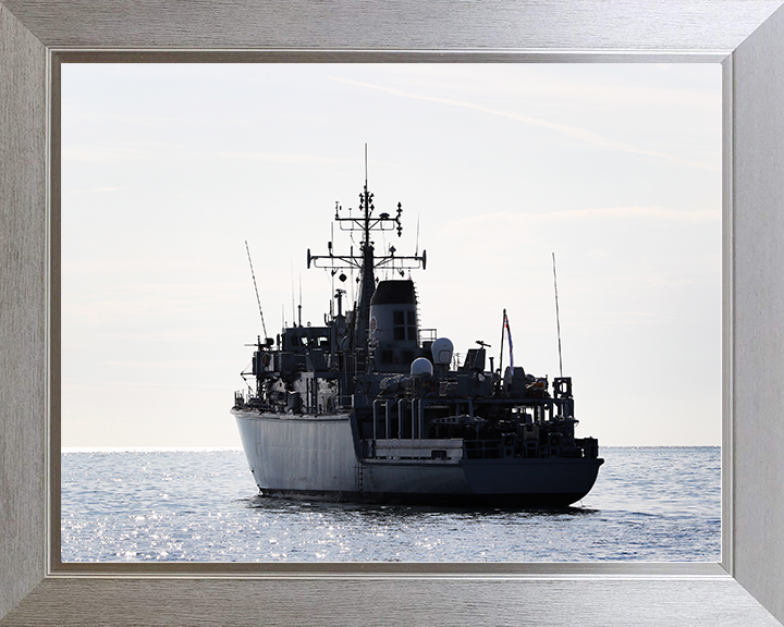 HMS Chiddingfold (M37) Royal Navy Hunt Class Minehunter Port Quarter View Photo Print Wall Art Decor Posters, Prints, & Visual Artwork Hampshire Prints 10 x 8 Silver Frame No