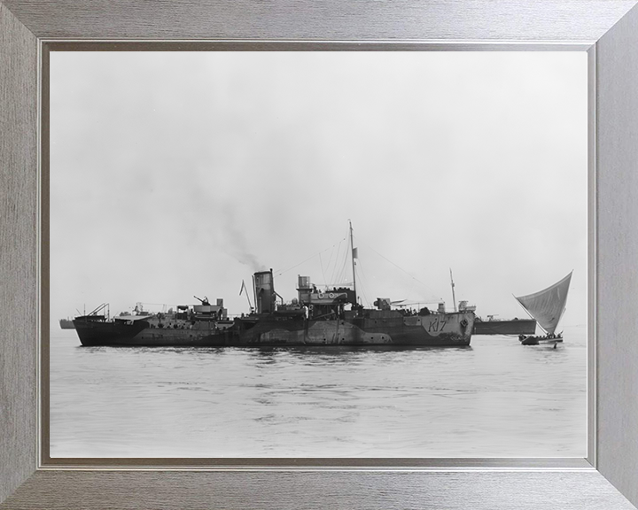 HMS Amaranthus (K17) Royal Navy Flower Class Corvette Warship Starboard View Photo Print Wall Art Decor Posters, Prints, & Visual Artwork Hampshire Prints 10 x 8 Silver Frame No