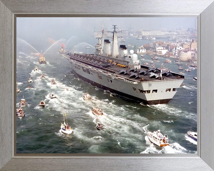 HMS Invincible R05 | Photo Print | Framed Print | Invincible Class | Aircraft Carrier | Royal Navy Hampshire Prints