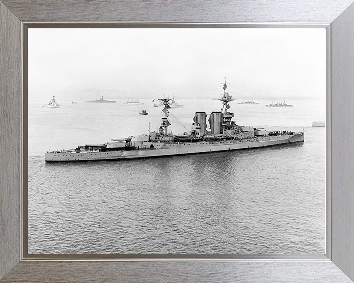 HMS Barham (04) Royal Navy Queen Elizabeth Class Battleship Scapa Flow 1917 Photo Print Wall Art Decor Posters, Prints, & Visual Artwork Hampshire Prints 10 x 8 Silver Frame No