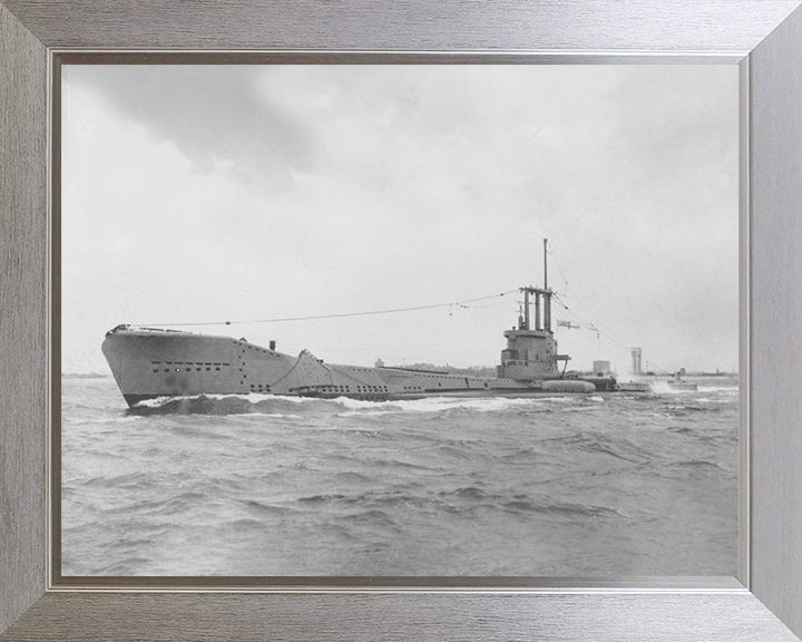 HMS Aeneas (P427) (S72) Photo Print - Low Port Side View - Royal Navy Amphion Class Submarine Hampshire Prints 10 x 8 Silver Frame No