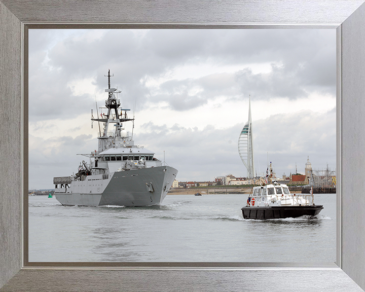 HMS Clyde (P257) Photo Print - Leaves Portsmouth 2007 - Royal Navy River Class Patrol Vessel Posters, Prints, & Visual Artwork Hampshire Prints 10 x 8 Silver Frame No