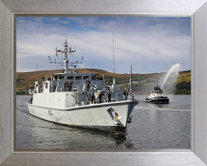 HMS Penzance M106 | Photo Print | Framed Print | Sandown Class | Minehunter | Royal Navy Hampshire Prints