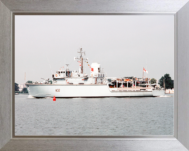 HMS Cottesmore (M32) Royal Navy Hunt Class Mine Warfare Vessel Washington Photo Print Wall Art Decor Posters, Prints, & Visual Artwork Hampshire Prints 10 x 8 Silver Frame No
