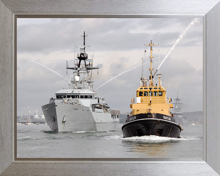 HMS Clyde (P257) Photo Print - leaving Portsmouth 2007 - Royal Navy River Class Patrol Vessel Posters, Prints, & Visual Artwork Hampshire Prints 10 x 8 Silver Frame No