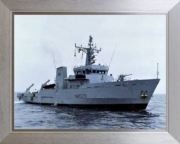 HMS Itchen M2009 | Photo Print | Framed Print | River Class | Minesweeper | Royal Navy Hampshire Prints