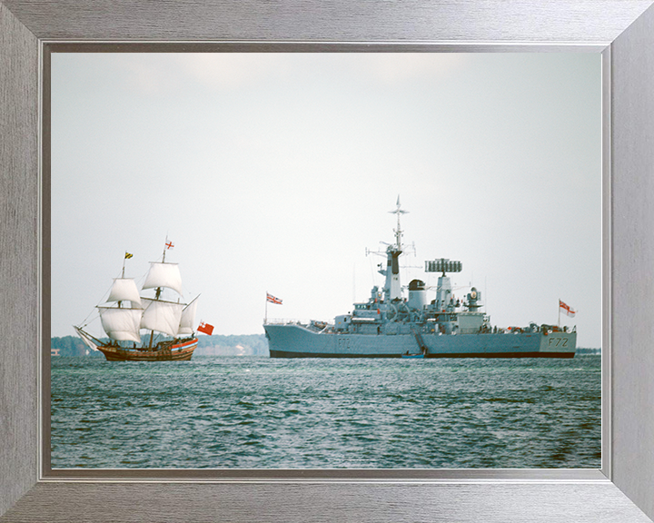 HMS Ariadne (F72) Royal Navy Leander Class Frigate Yorktown 1981 Photo Print Wall Art Decor Posters, Prints, & Visual Artwork Hampshire Prints 10 x 8 Silver Frame No