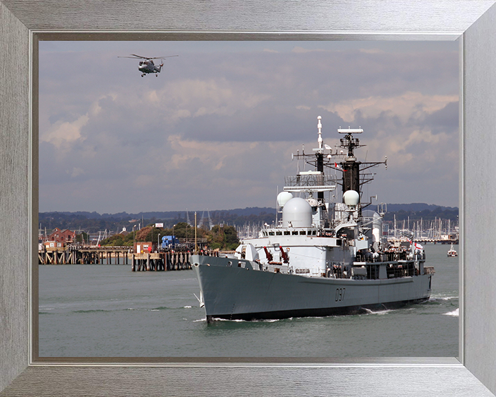 HMS Edinburgh (D97) Royal Navy Type 42 Destroyer Leaving Portsmouth 2006 Photo Print Wall Art Decor Posters, Prints, & Visual Artwork Hampshire Prints 10 x 8 Silver Frame No