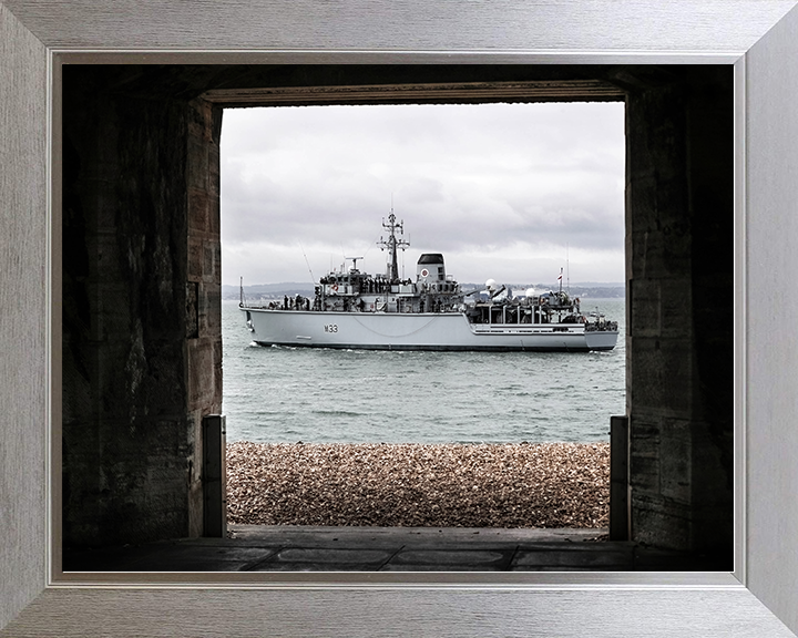 HMS Brocklesby (M33) Royal Navy Hunt Class Mine Warfare Vessel From Sallyport Photo Print Wall Art Decor Posters, Prints, & Visual Artwork Hampshire Prints 10 x 8 Silver Frame No